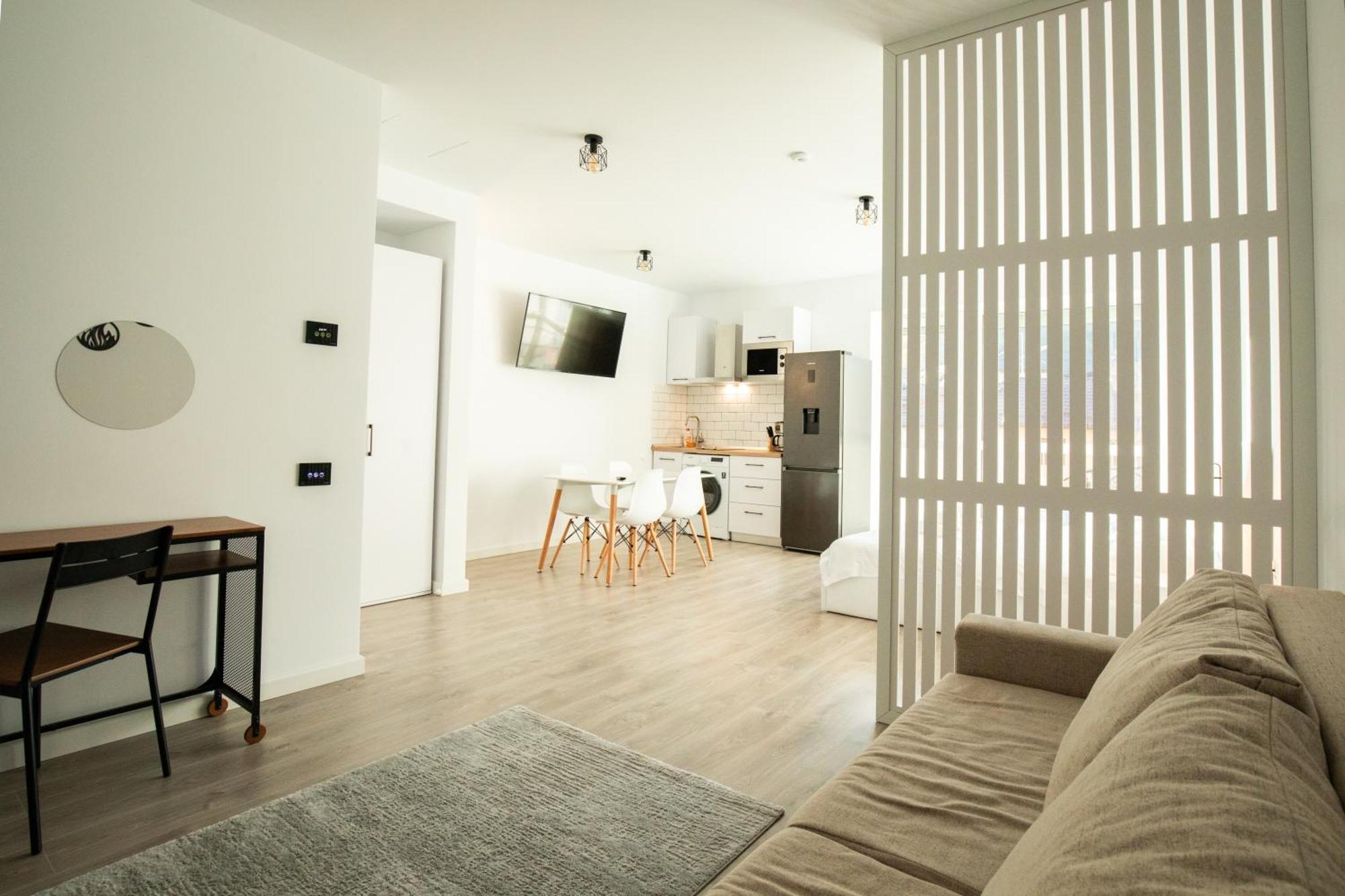 Cozy 4 People With Parking Apartment